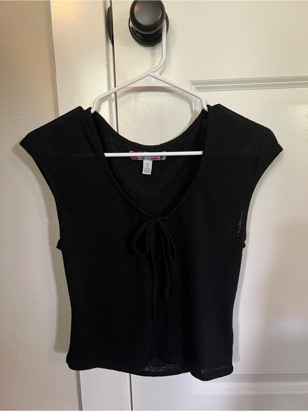 Black top - Picture 2 of 4